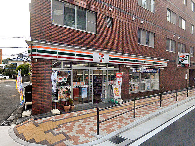 セブンイレブン横浜金沢八景駅前店まで2630m、シーサイドラインの旧金沢八景駅近くにあるコンビニです