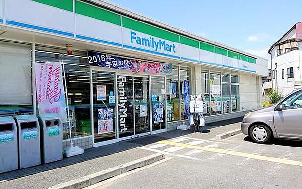 ファミリーマート小浦忠岡北店まで651m