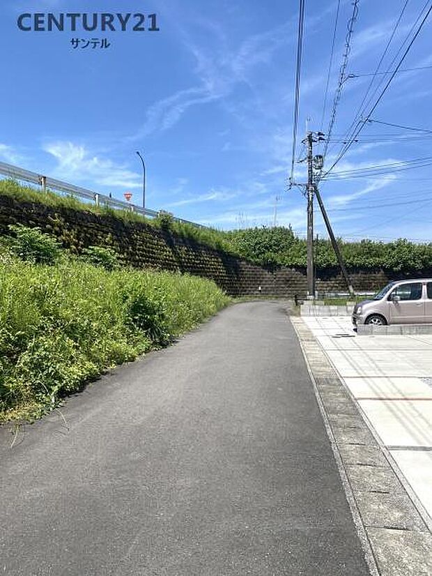 南側前面道路です。