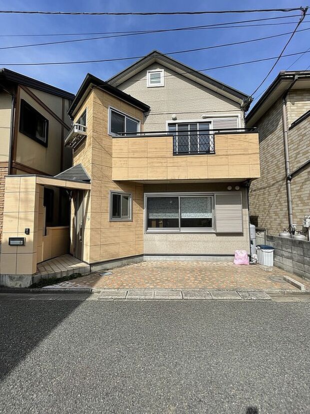 周辺は住宅が建ち並ぶ閑静な住宅街です。 