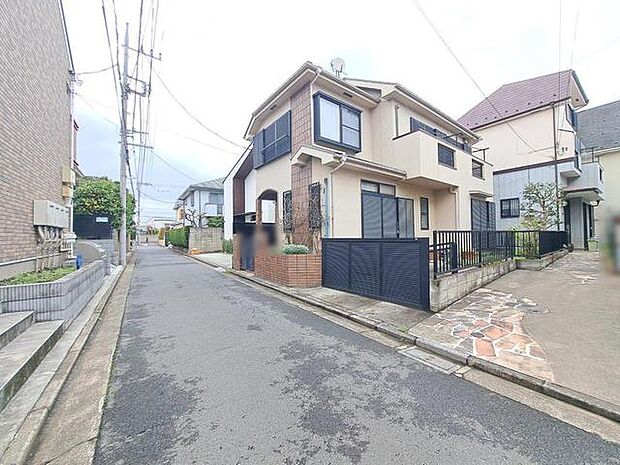 周辺は住宅が建ち並ぶ閑静な住宅街です。 