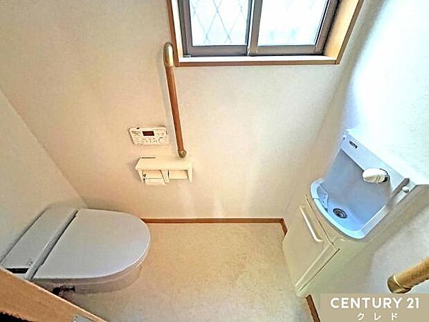 ≪ウォシュレット機能付きトイレ≫温水洗浄・便座暖房機能の付いたトイレは、肌への負担に配慮し、快適な生活をサポートします。