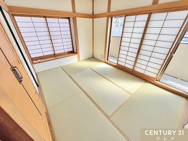 【2階　和室6帖】イグサを使った畳は熱を逃がす性質があるため、暑い夏も快適な空間で過ごすことができます。