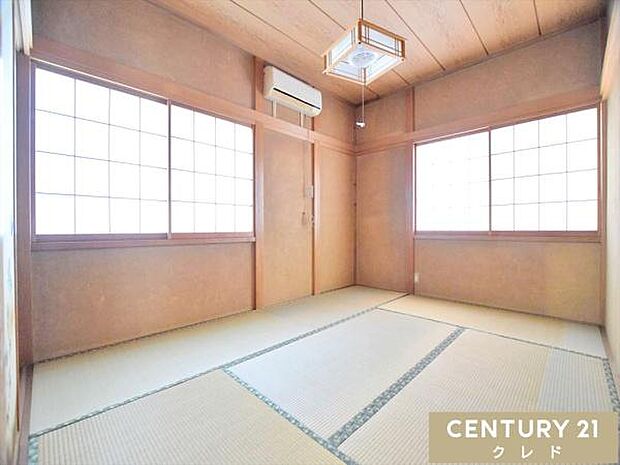 【2階和室6帖】和室は柔らかな畳で音も響きにくく衝撃を吸収。調湿機能のある畳は室内の湿度を整え、夏は涼しく、冬は暖かな快適な環境を作ります。