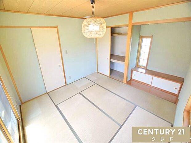 【和室　約8帖】ゆとりある和室は個人のプライベートルームとしても利用できます。シンプルな造りの和室は家具も合わせやすく、家事にも使えるユーティリティスペースとしても幅広くお使いいただけます！