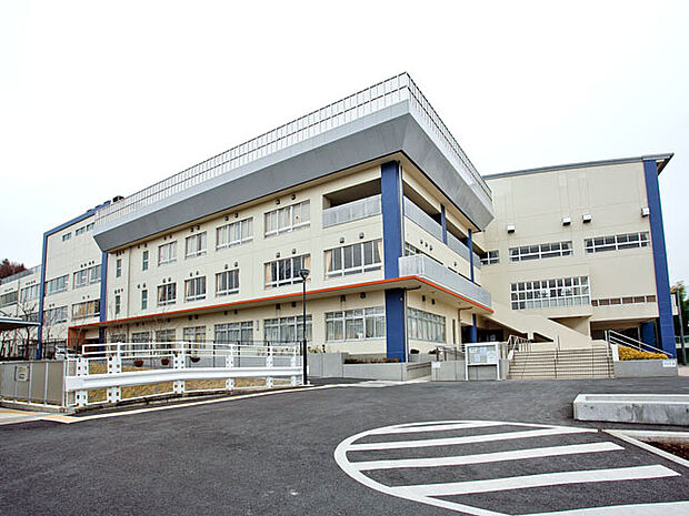 川崎市立柿生中学校　距離約2000m