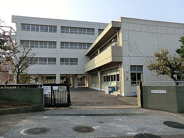 横浜市立領家中学校　距離約600m