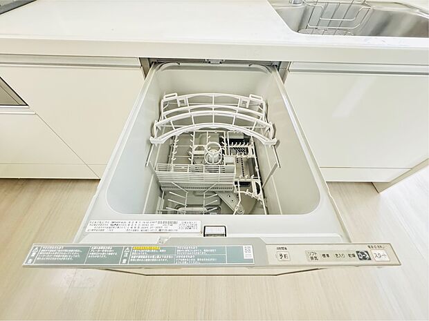 ビルトイン式食洗機を標準完備した、機能性に優れたシステムキッチン