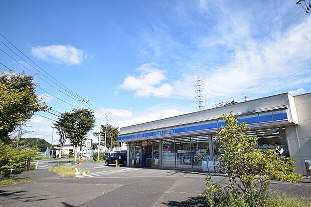 ローソン　横浜恩田町店　距離約450m
