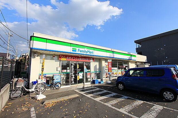 ファミリーマート　町田本町田店　距離約400m