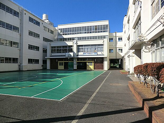 横浜市立日吉台西中学校　距離約60m