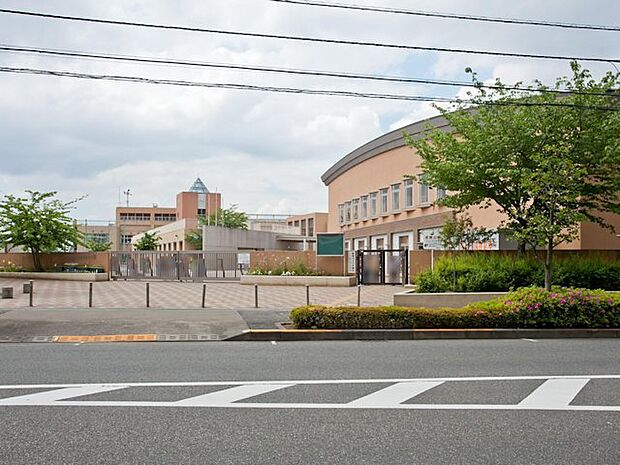 町田市立小山ヶ丘小学校　距離約650m