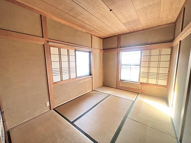 和室には収納スペースもあり、お子様のお昼寝用の布団などの収納もできます。