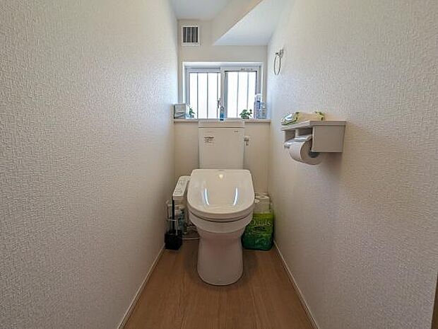1階温水洗浄便座付きのトイレです！
