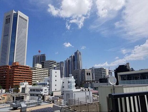 新宿方面の眺望　昼間も都心の景色を満喫できます
