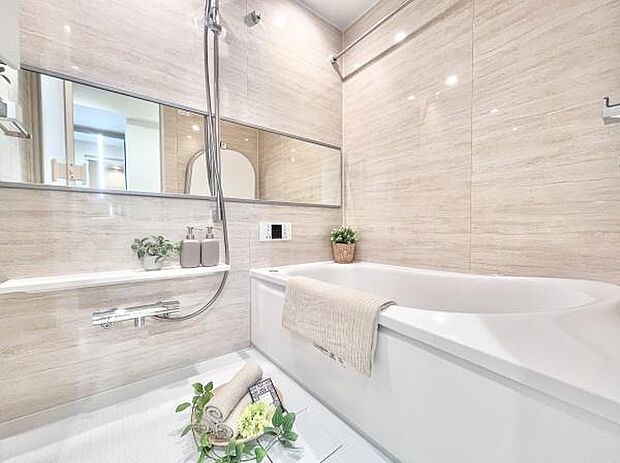 広い浴室には浴室乾燥機・追い炊き・オートバス機能付き　防カビにお洗濯物もよく乾き快適仕様です