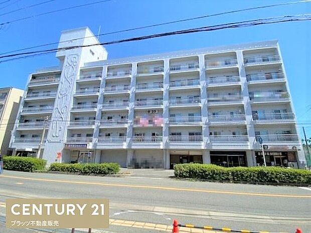 阪急宝塚線岡町駅徒歩15分の立地。6階建ての5部分となっております。お部屋は80.86平米ございます。