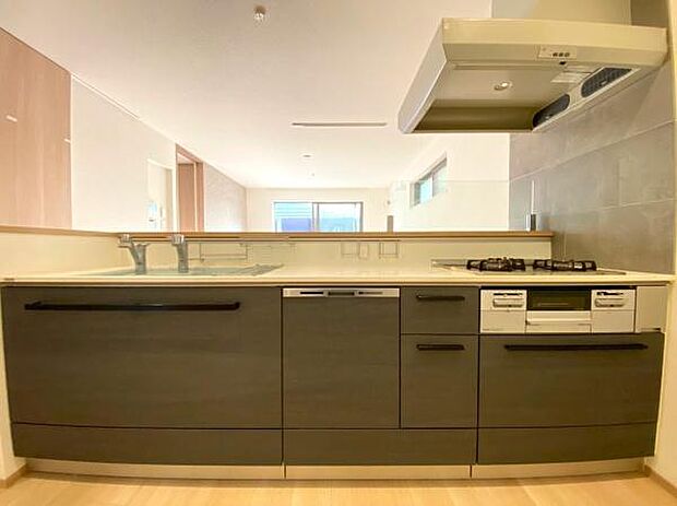 【キッチン】家事便利な食洗器付き。スペース広めで使いやすいキッチンです！！