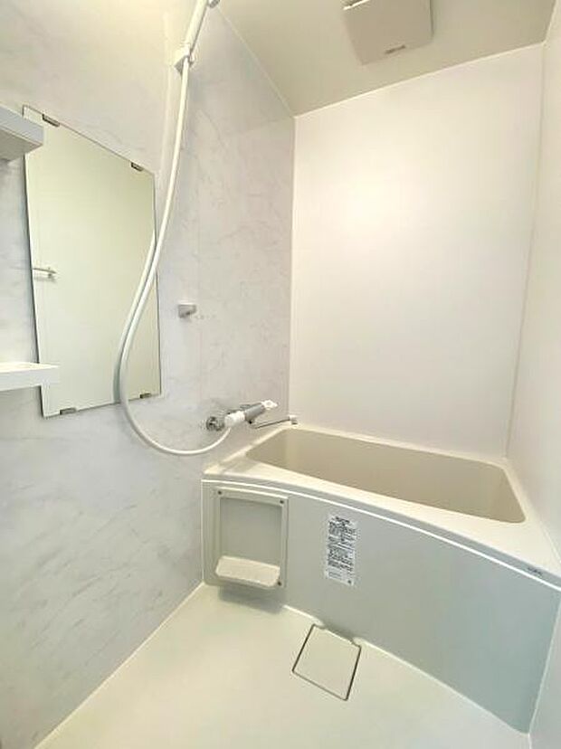 【浴室】リフォーム済！シンプルなデザインのバスルーム。
