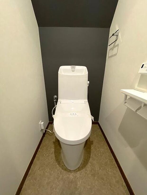 【トイレ】奥行のある個室トイレ