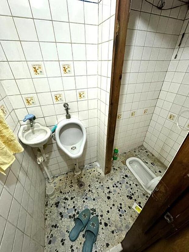 【トイレ】トイレスペースは広く男性用・女性用の2つがあります。