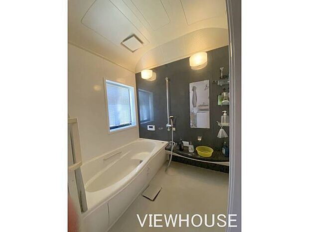 ■浴室｜アーチ型の天井が開放感のあるバス空間に♪
