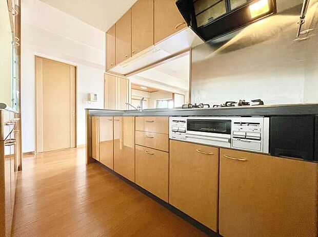 ■■広々キッチン■■大型の冷蔵庫やレンジボードもしっかり置ける広々としたキッチンスペースが大事。ゆとりある空間で作業ができるとお料理の腕も日に日に上がりそうな気がしてきます。
