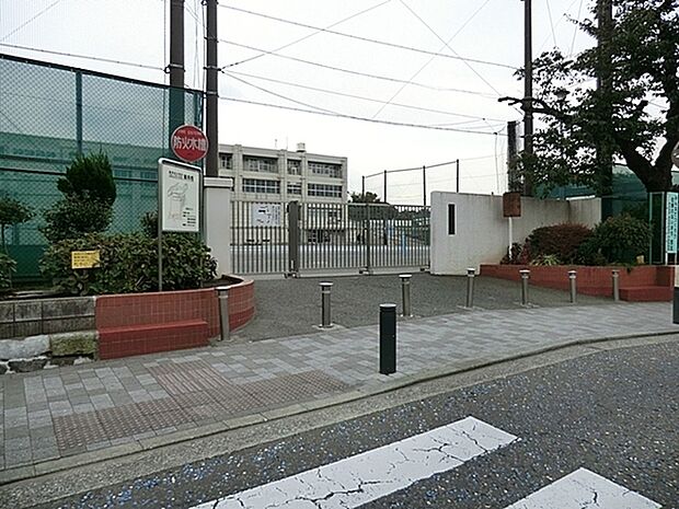 横浜市立稲荷台小学校まで674m、学校教育目標は『自分とみんないいないいな稲荷台』