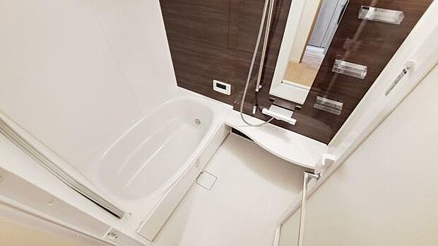 《浴室》■体を洗う、温まるだけの場所から心身ともに快適な空間へと進化したバスルーム。一日の疲れが癒される優雅な時間を堪能してください。