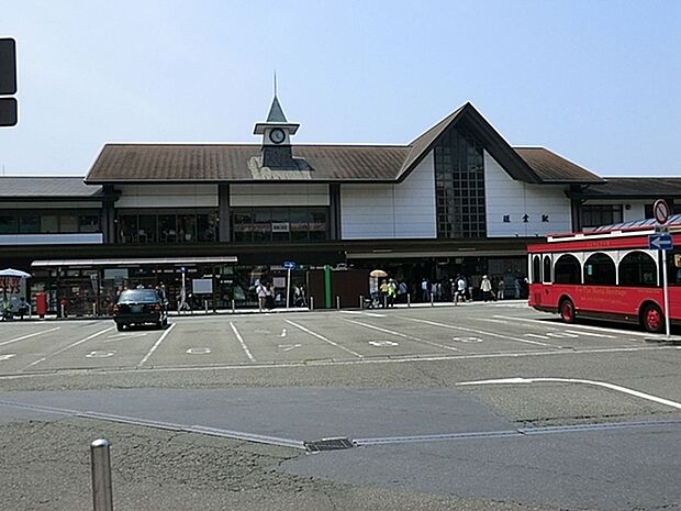 鎌倉駅（ＪＲ横須賀線）まで3373m、観光スポットとして栄える古都鎌倉駅