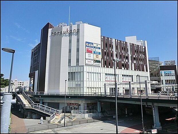 トツカーナモールまで1468m、戸塚駅直結のショッピングモールで様々な店舗が集まっています。