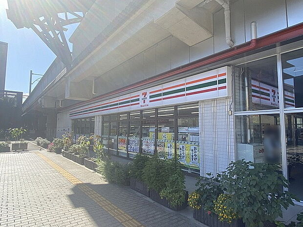 セブンイレブン京都二条駅南店まで220m