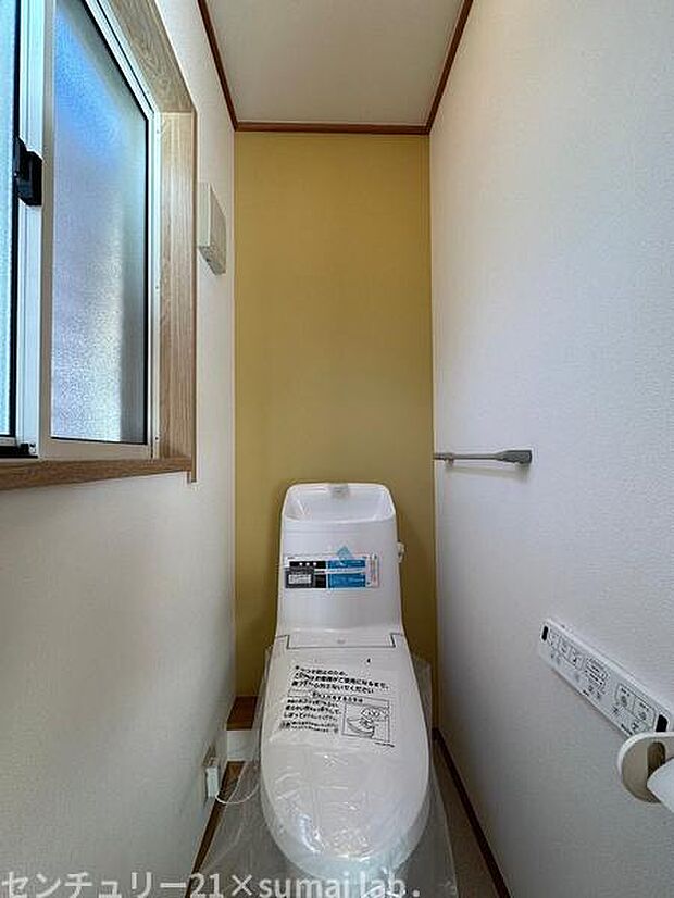 ■現地2Fトイレ写真■トイレは1階と2階の2カ所に設置！階段を上り下りせずに使用できるので、高齢の方にも安心です
