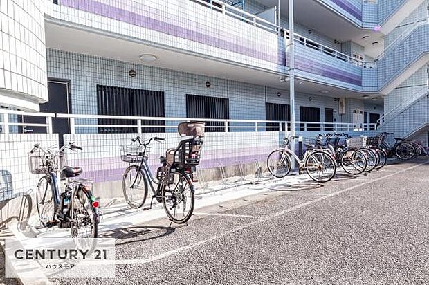 共用部分・駐輪場です。自転車があれば行動範囲が広がりお出かけ便利です！空き状況に関してはお気軽にお問い合わせください！