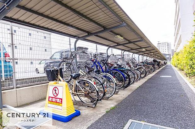 共用部分・駐輪場です。自転車があれば行動範囲が広がりお出かけ便利です！空き状況に関してはお気軽にお問い合わせください