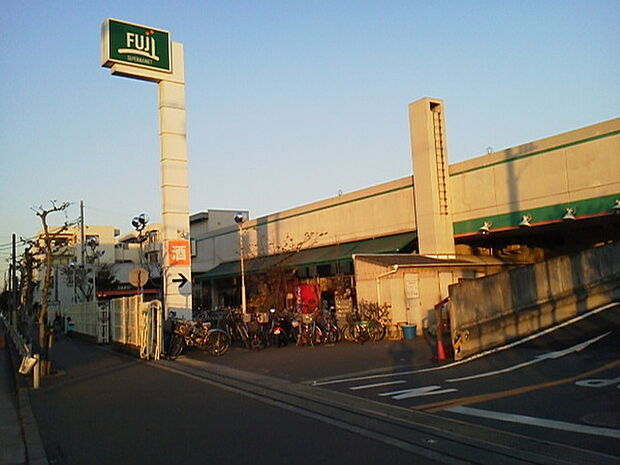 Fuji鵠沼店まで216m