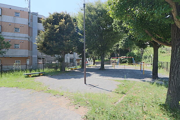 三田第6公園まで403m、走り回って遊びたいお子様にぴったりな公園です