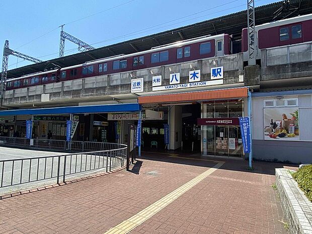 大和八木駅(近鉄 大阪線)まで2342m、奈良県橿原市内膳町五丁目にある、近畿日本鉄道（近鉄）の駅。駅長配置駅である。橿原市の玄関口としての機能を有している。