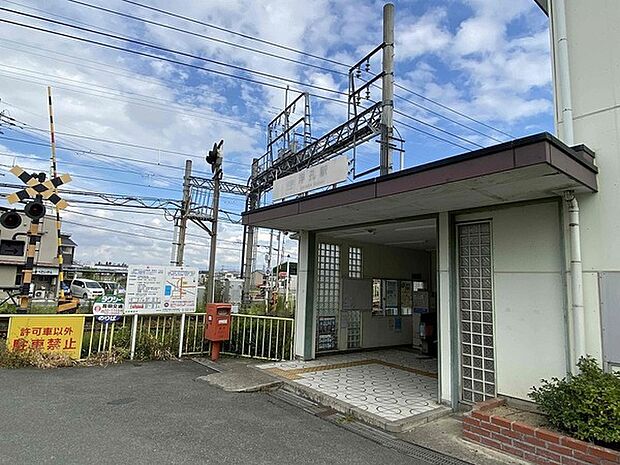 浮孔駅(近鉄 南大阪線)まで2099m、駅周辺には、大和高田出簡易郵便局・イオンモール橿原（徒歩15 - 20分）等が有ります。