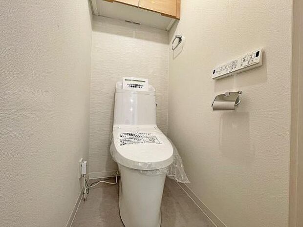 シンプルで落ち着きのあるトイレ。