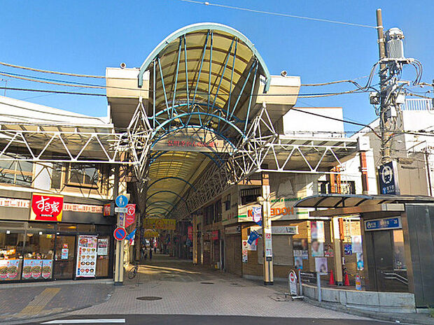 弘明寺商店街まで1460m、横浜で一番古いお寺「弘明寺」の門前からブルーライン弘明寺駅前まで続くアーケード商店街です。