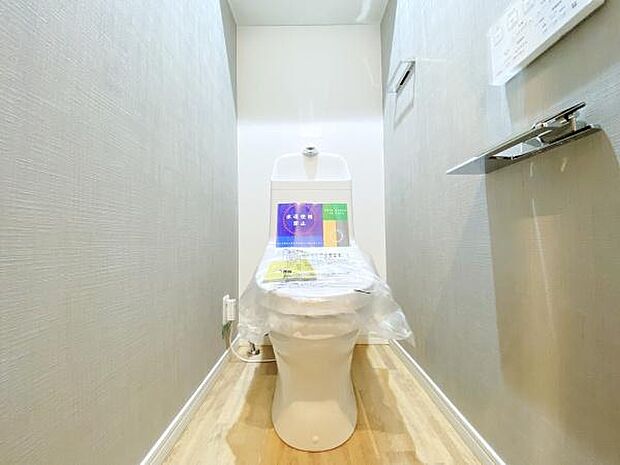 【トイレ】シンプルでスッキリとしたデザインのトイレ