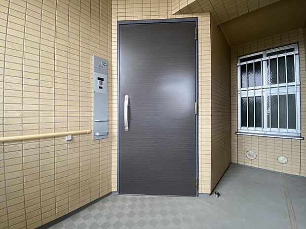 【玄関】コンパクトでシンプルな玄関