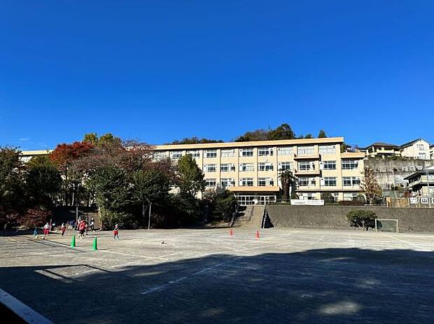 八王子市立山田小学校まで682m、徒歩約9分と安心です
