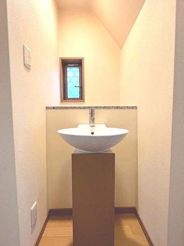 【洗面台】1階廊下部分に設置された手洗い器です。