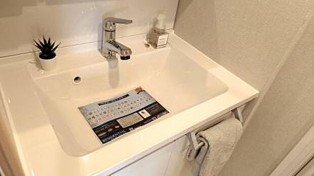 シャワー付き洗面化粧台　洗濯用水栓交換　防水パン設置