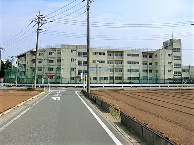 三芳町立藤久保中学校まで1075m