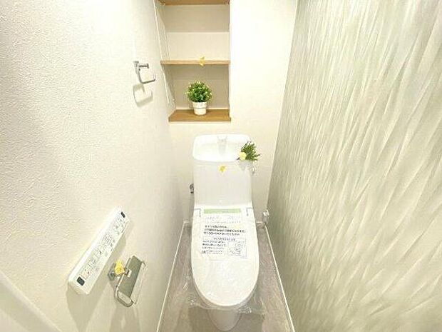 上部棚付き 温水洗浄便座一体型トイレ　塩ビタイル新規施工