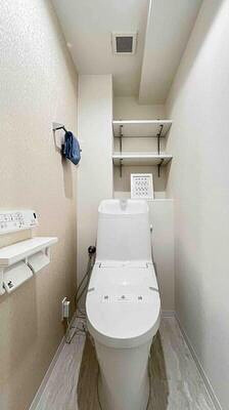 上部棚付き 温水洗浄便座一体型トイレ