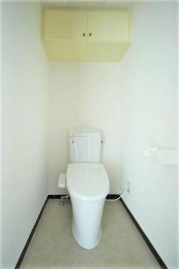 上部棚付き 温水洗浄便座トイレ